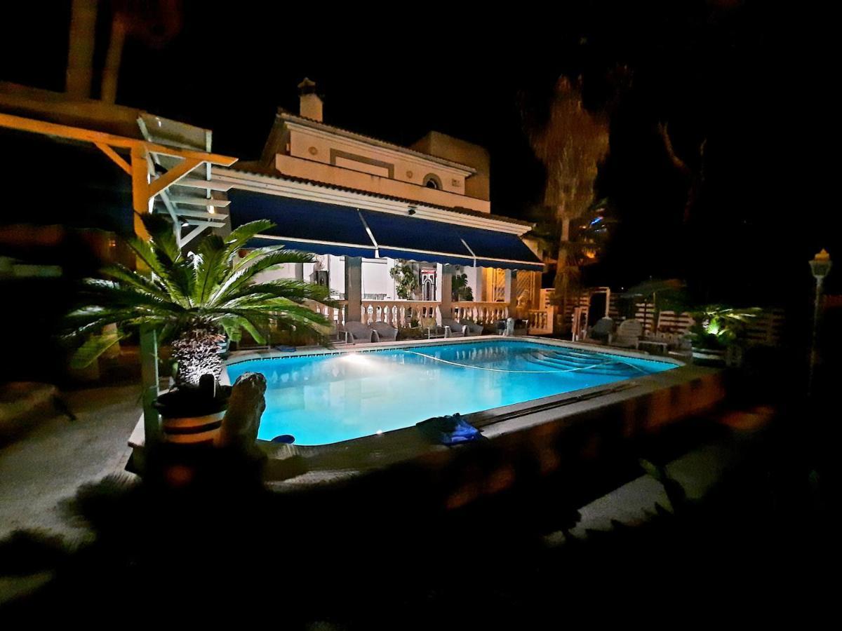Matias Pool And Beach Villa